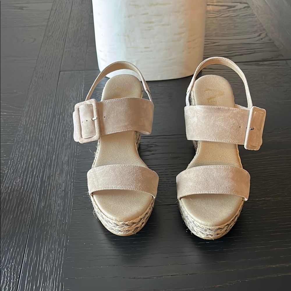 A paseart Cream Espadrilles with Adjustable‎ Straps and Cushioned Sole Size 8